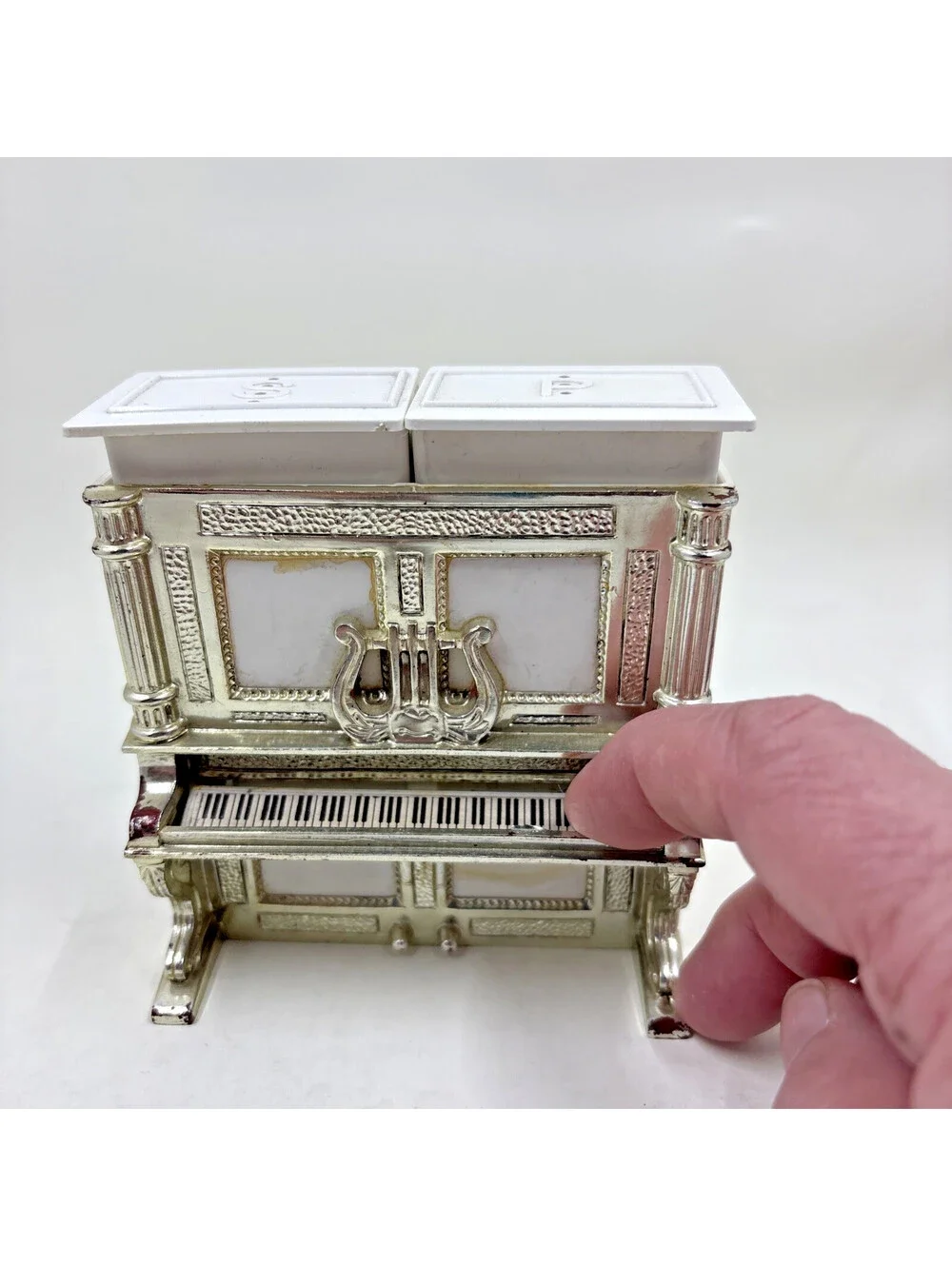 Salt & Pepper Set Upright Piano Pushing Keyboard Pops Up Set Vintage